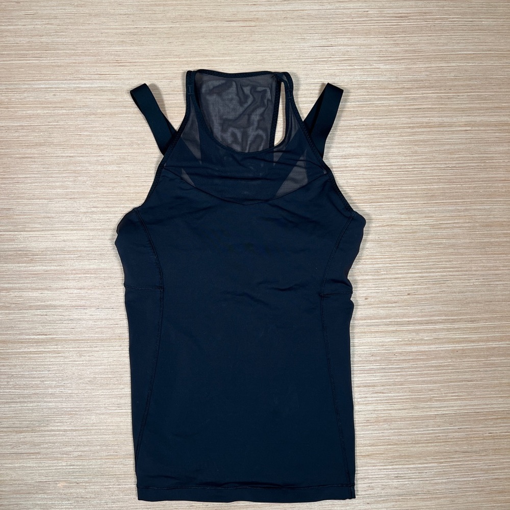 Black Lululemon tank top with built-in bra Sz 8